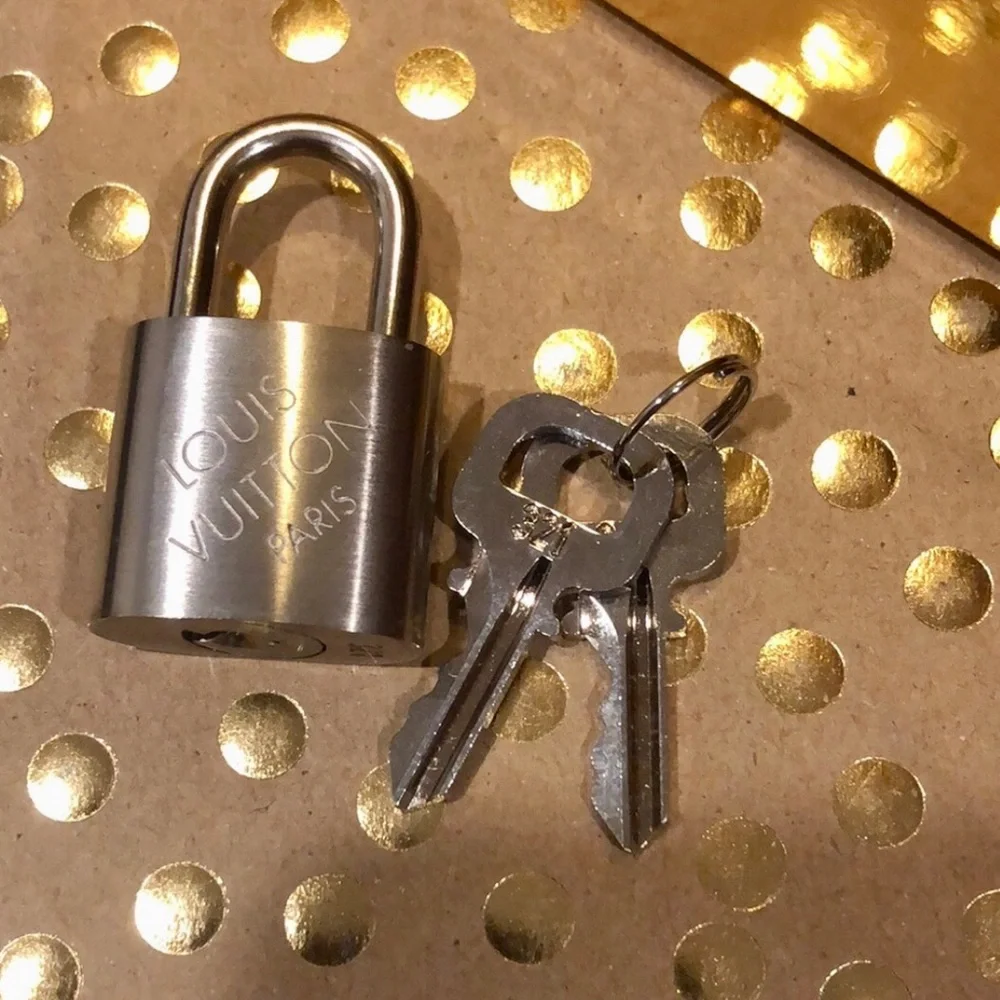 LOUIS VUITTON NIB Silver Lock 2-Key Brushed Palladium Made In France RARE #321